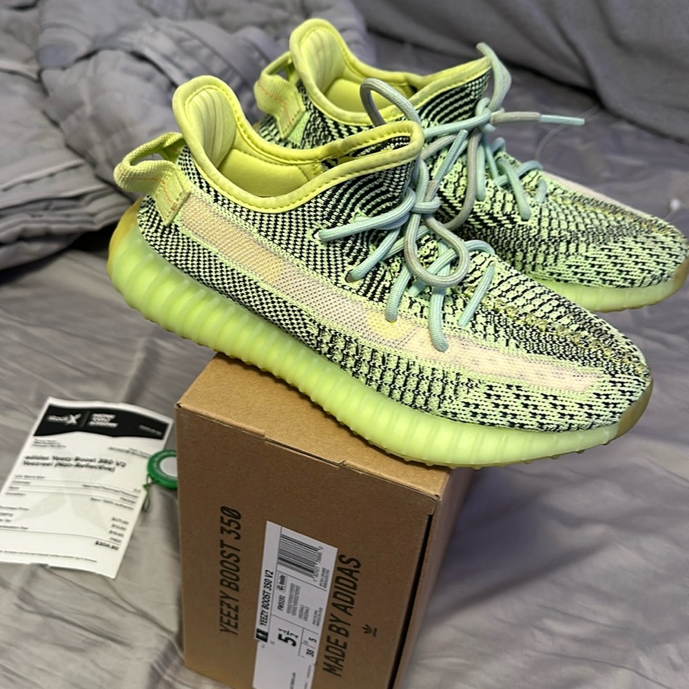 Adidas Yeezy Boost 350 V2 Yeezreel